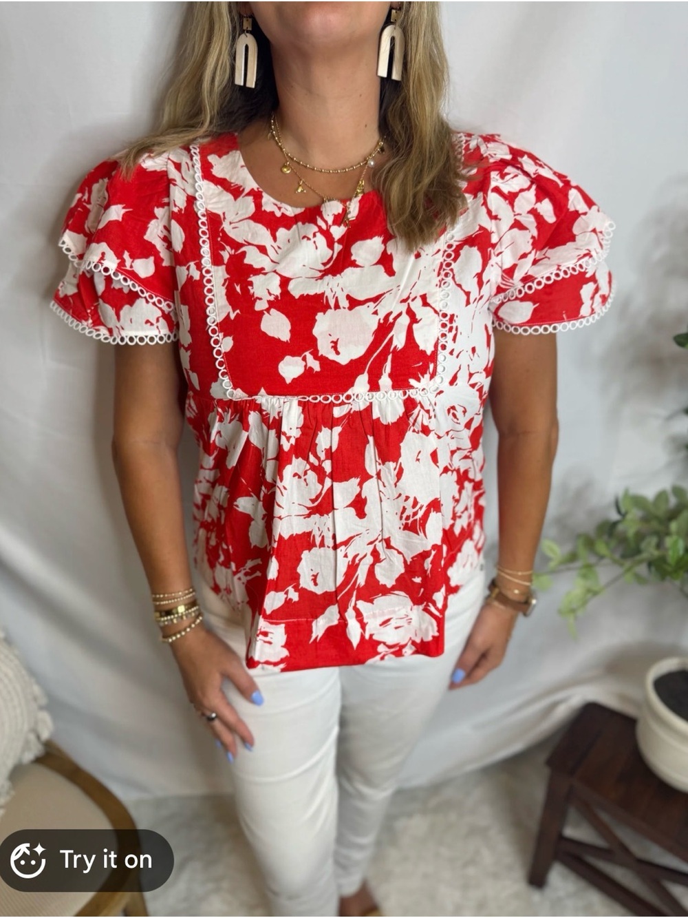 JODIFL Red & White Floral Puff-Sleeve Blouse
